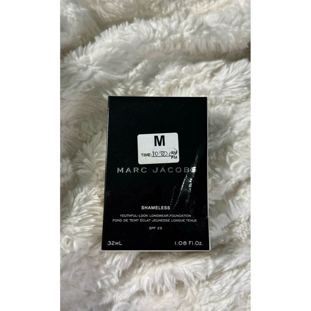 MARC JACOBS BEAUTY SHAMELESS YOUTHFUL-LOOK 24H FOUNDATION